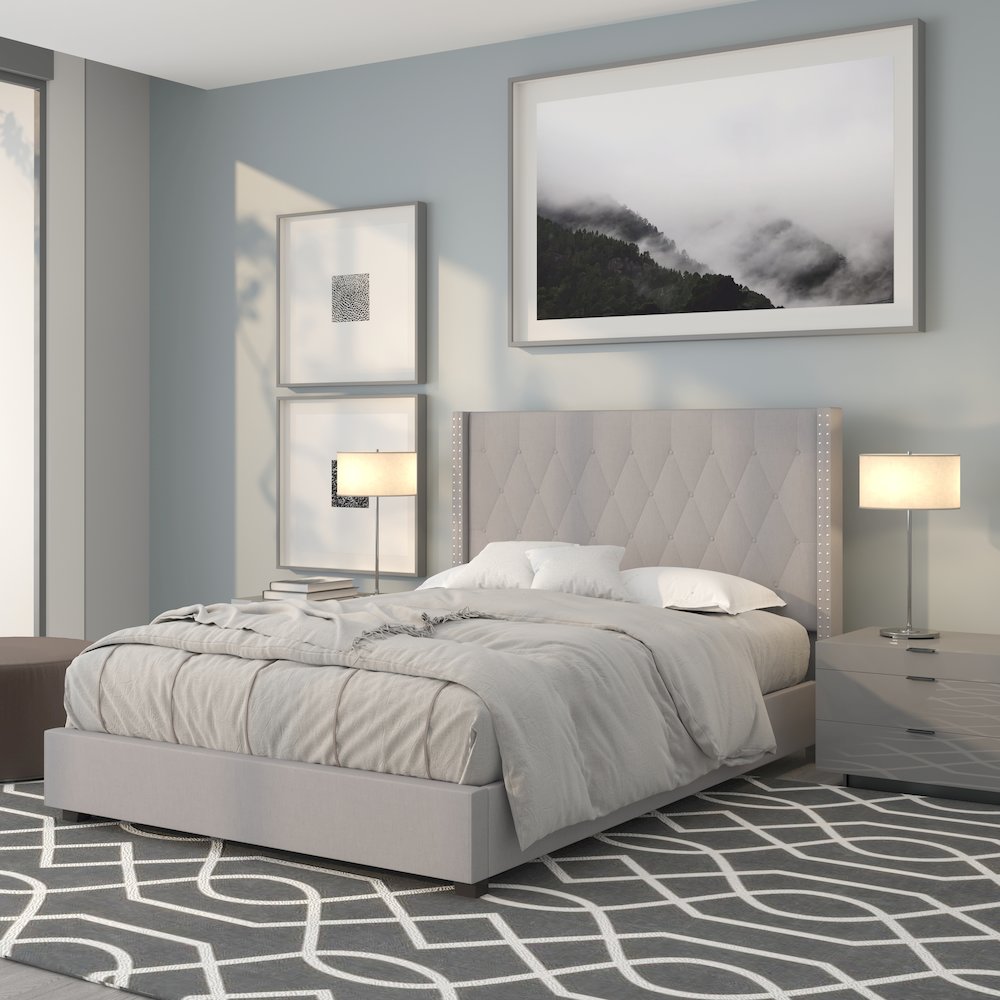 Riverdale Full Size Tufted Upholstered Platform Bed in Light Grey Fabric