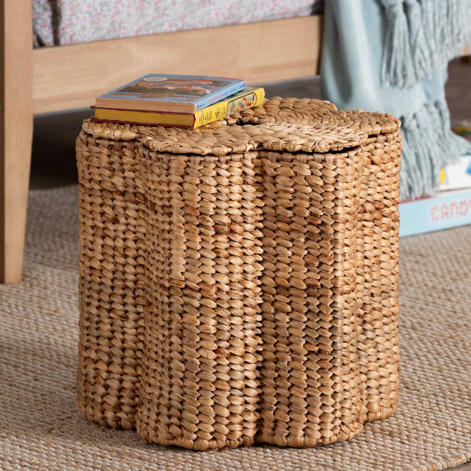 Della Woven Seagrass Laundry Hamper - Handwoven Wicker Storage Basket with Scalloped Frame for Laundry Room or Bedroom