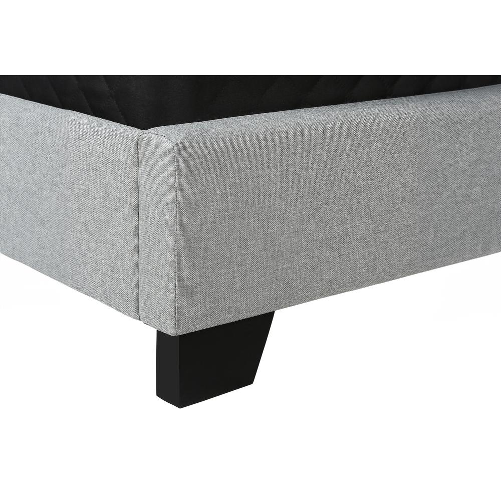 Raquel Cambridge Collection Queen Grey Velvet Bed – Traditional Chrome Trim & Tufted Headboard