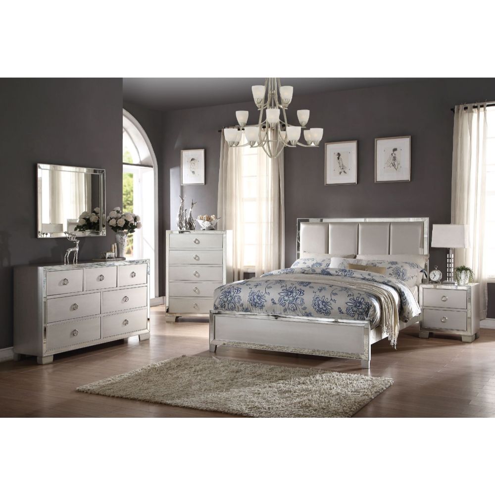 Jeeval Voeville II Queen Upholstered Bed in Platinum Faux Leather – LED Light & Mirror Accents