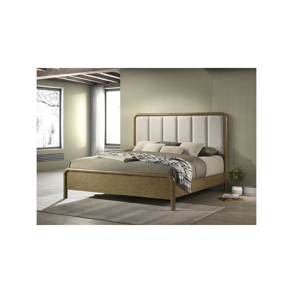 Reneau Amsbury 56-inch Upholstered Queen Bed Nutmeg