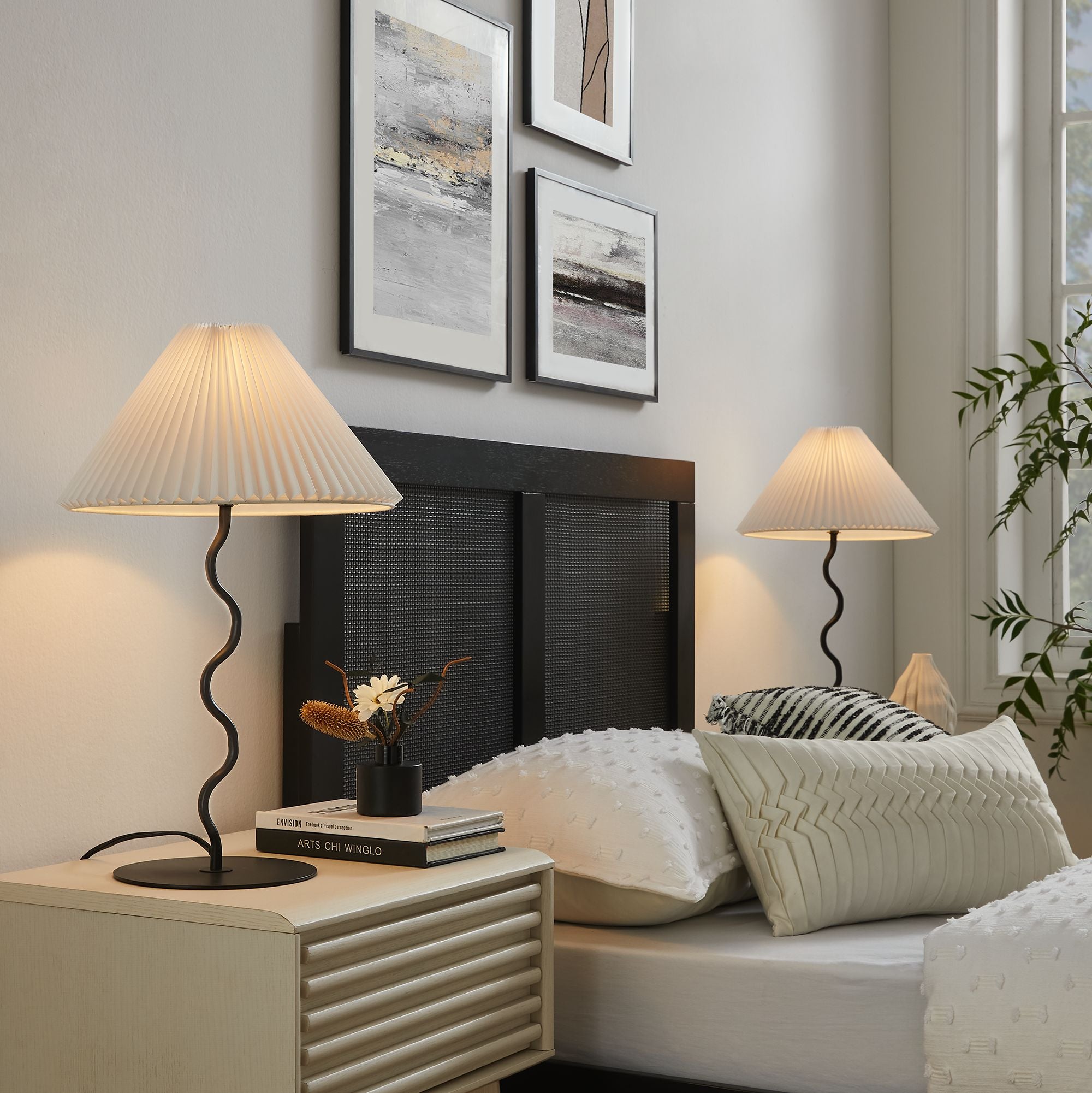 Wave Squiggle Table Lamp, Black