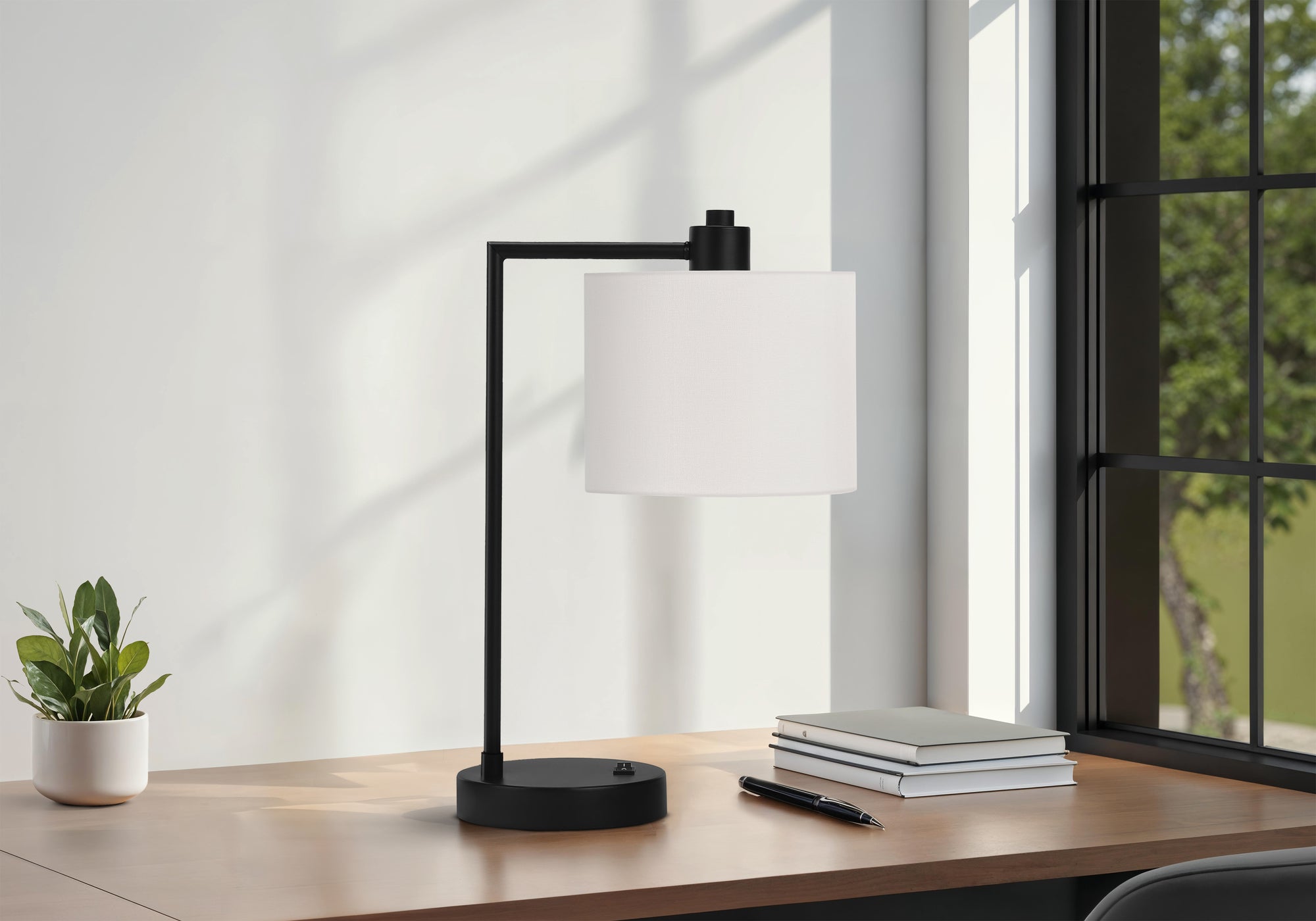 Dulcet - Lighting 19"H Table Lamp Usb Port Included Black Metal Ivory