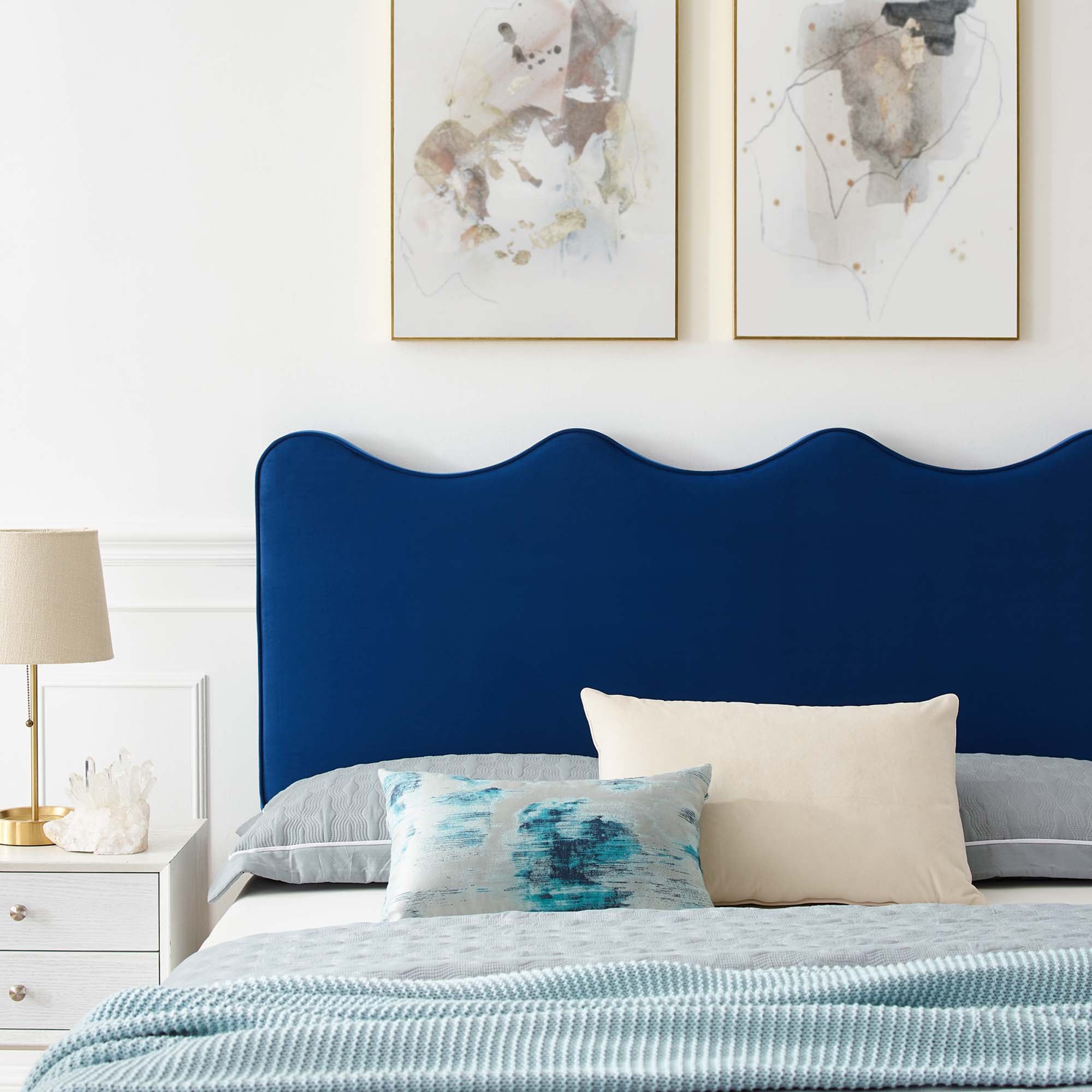 Queen Size Lowen Upholstered Platform Bed – Navy Velvet, Sleek Modern Frame