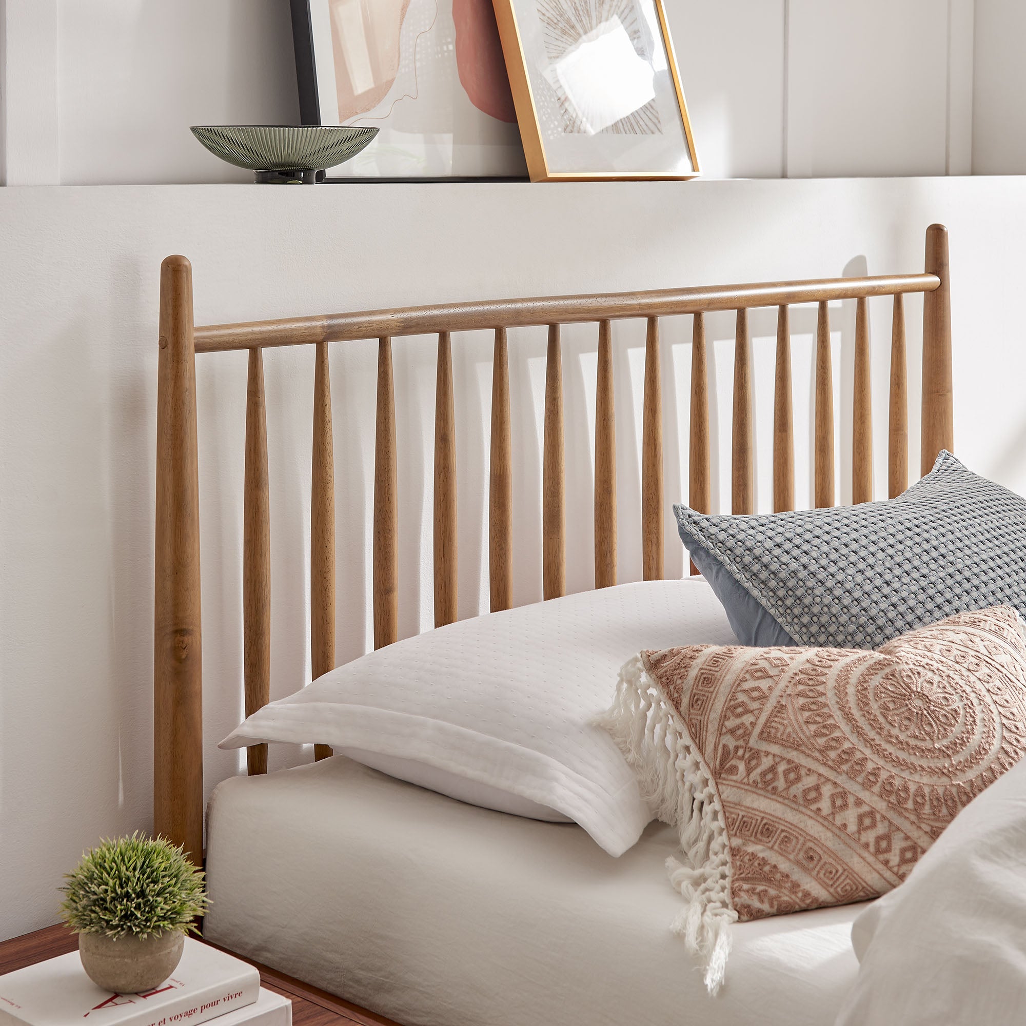 Zane Full Size Spindle Bed Frame, Walnut