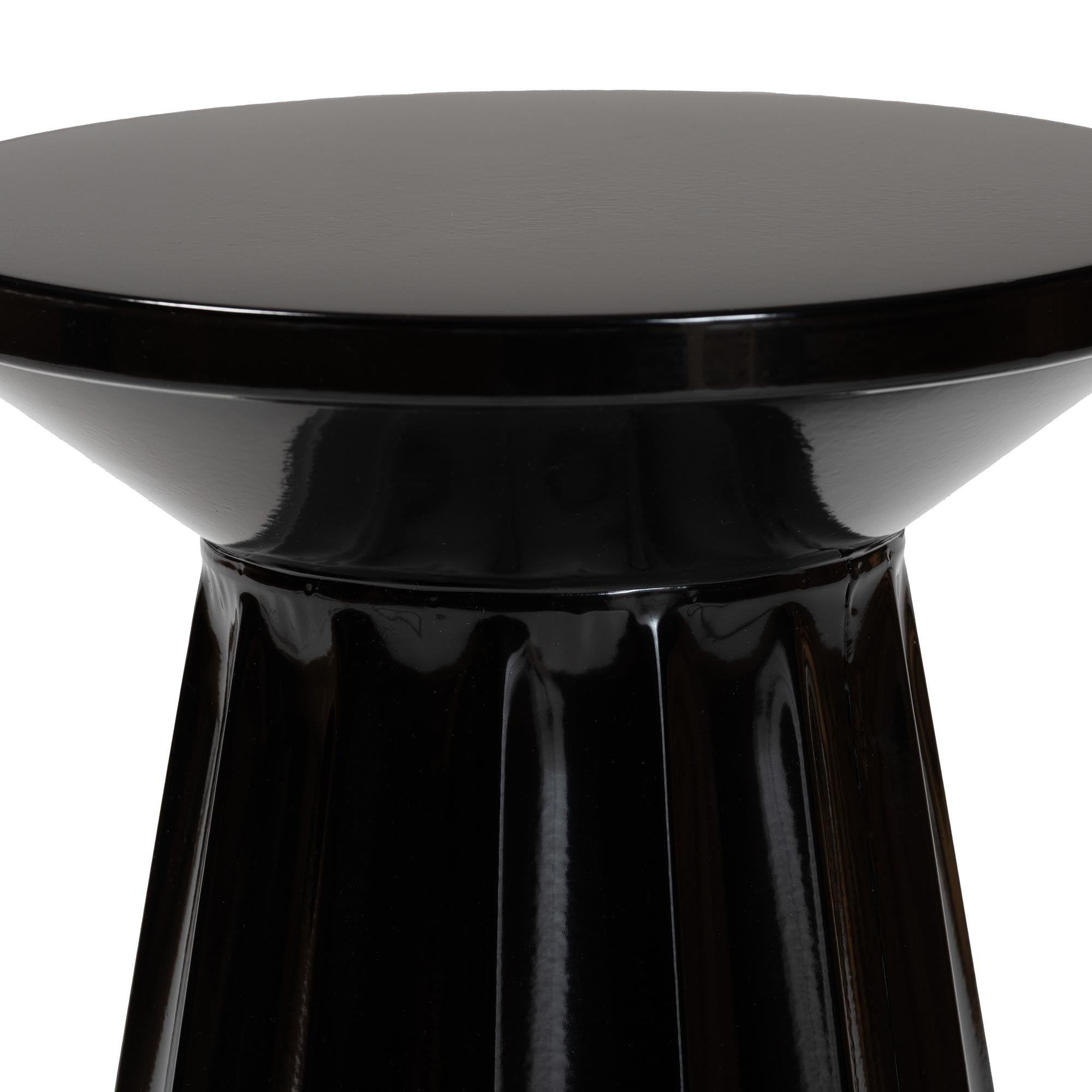 Ulmer Metal Scalloped Side Table - Modern Round Accent Table for Indoor or Semi-Outdoor Use, Black