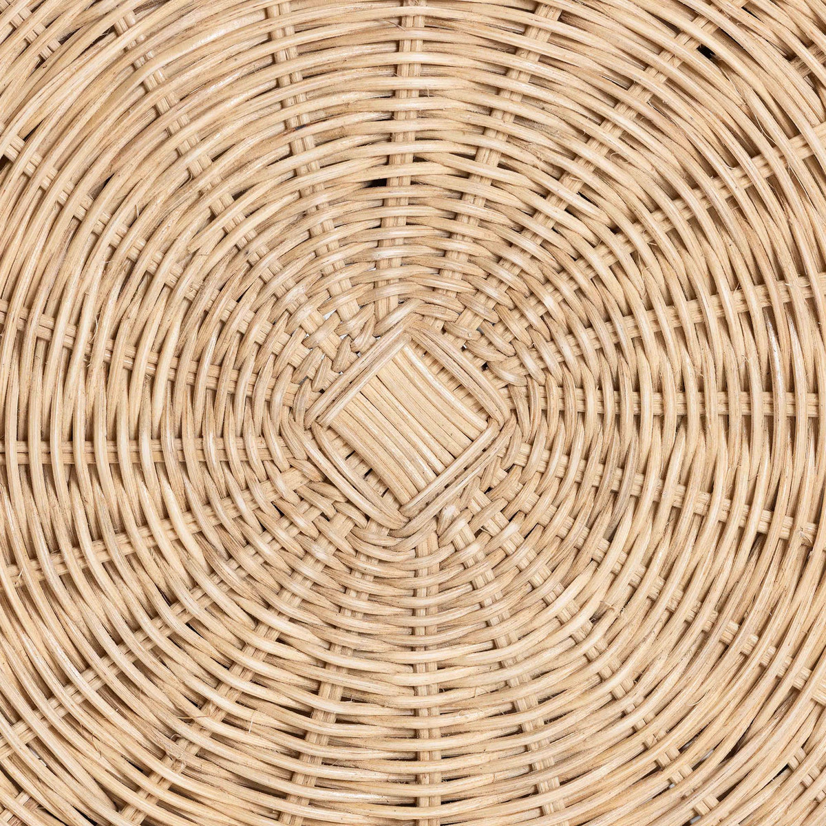 Natala Rattan End Table - Handwoven Wicker Tulip Accent Table, Scalloped Edge Side Table for Living Room