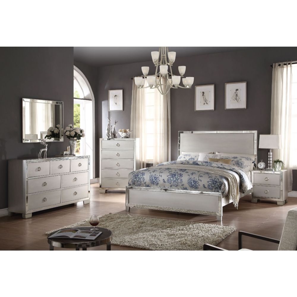 Verma Voeville II Eastern King Platinum Faux Leather Bed –  Style Tufted Headboard