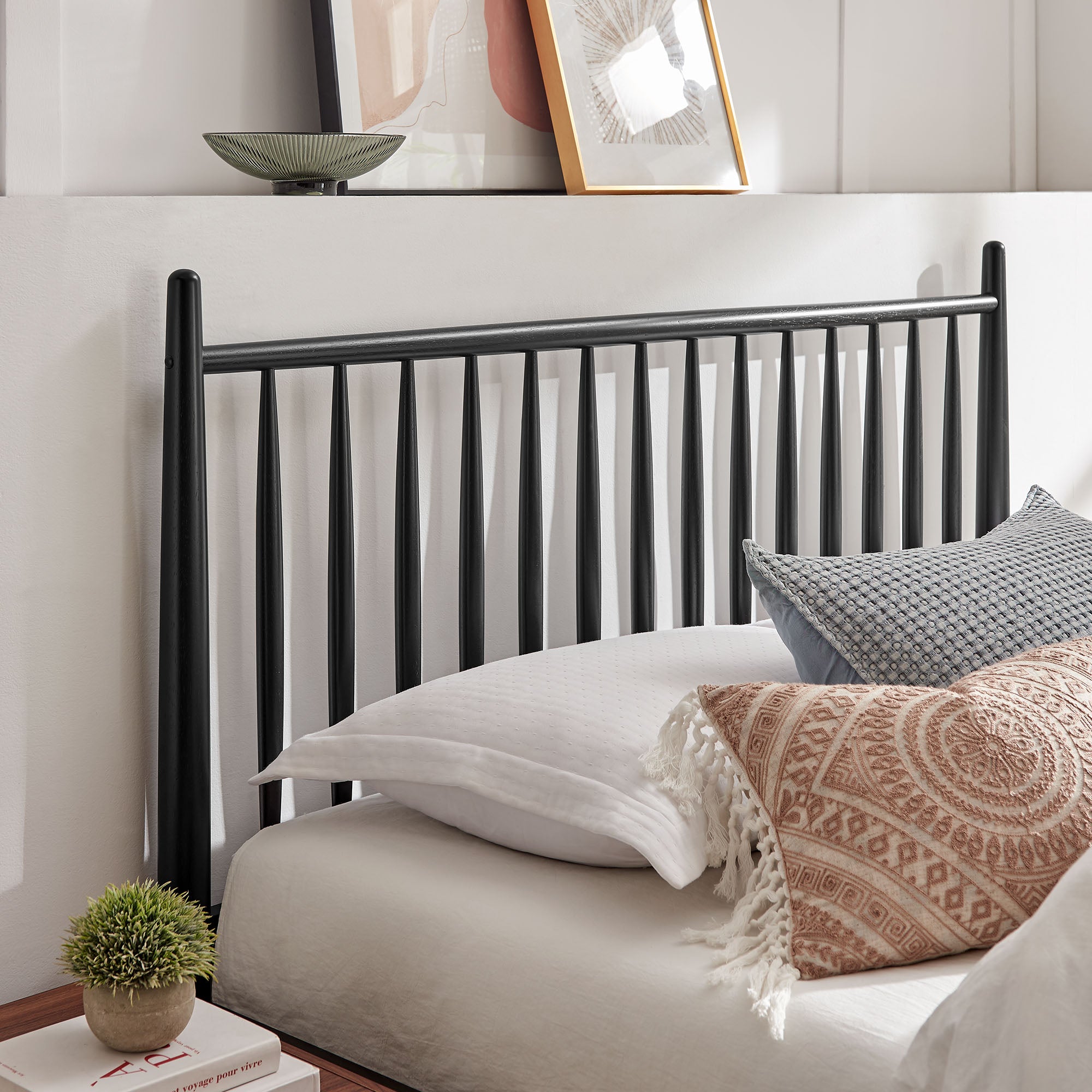 Zane King Size Spindle Bed, Black