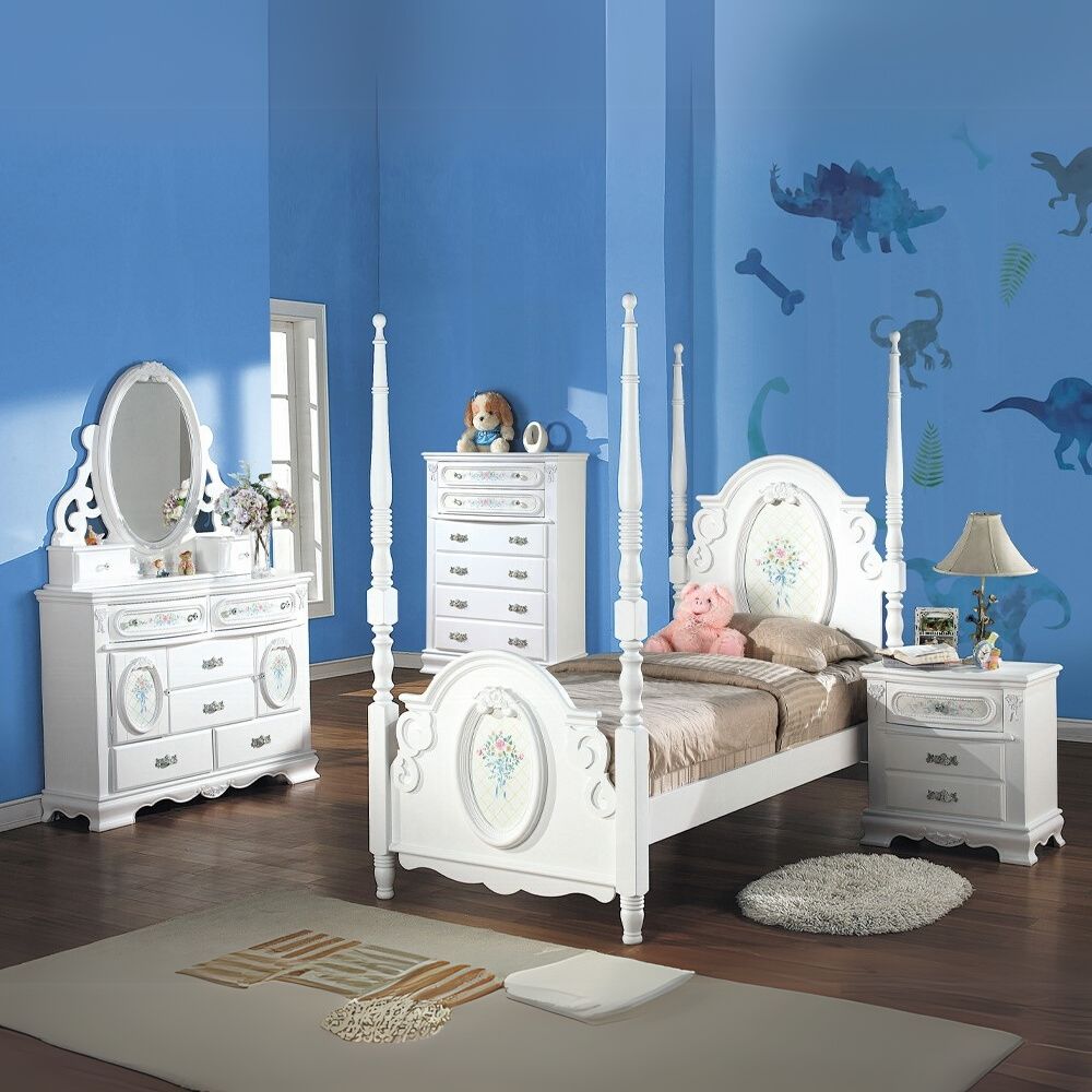 Scalloped Flora Collection Full White Bed – Poster Frame, Wood Build